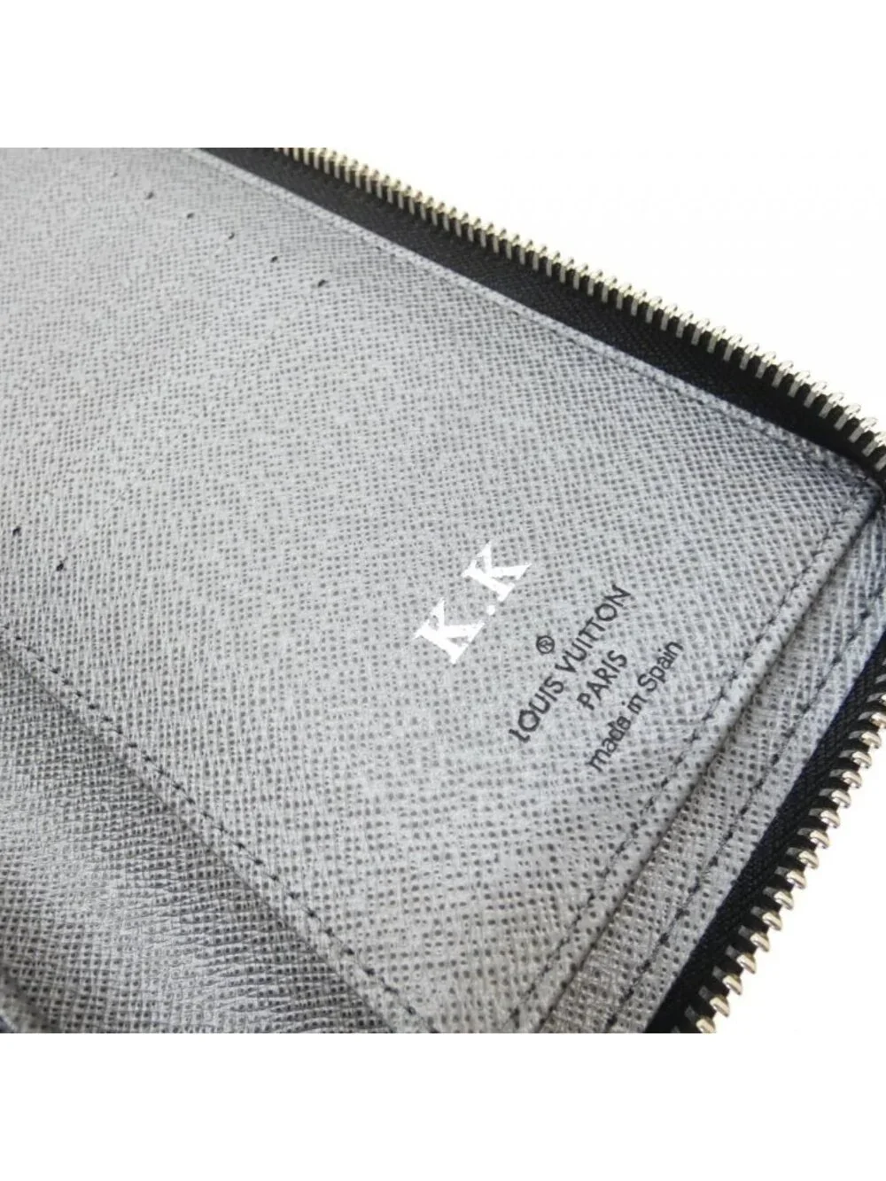 Louis Vuitton Taiga Llama Zippy Wallet Vertical